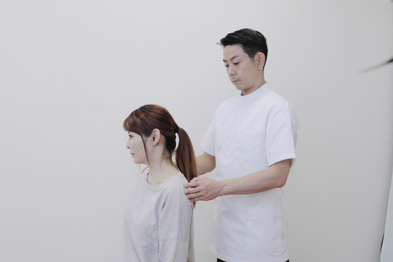 交通事故による痛み専門施術の風景