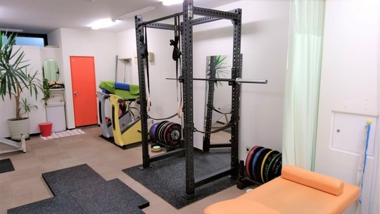 川崎市高津区のひまわり接骨院院内トレーニングエリア風景