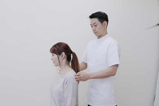 交通事故による痛み専門施術の風景