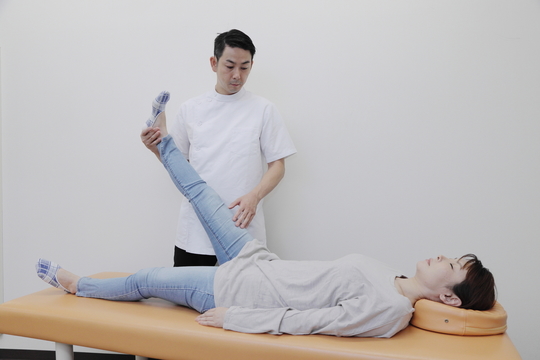 坐骨神経痛専門整体の施術風景