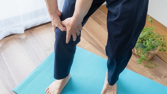 鵞足炎による膝痛で苦しむ患者さん